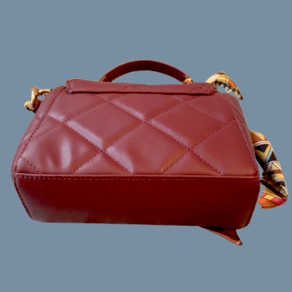 Steve Madden Crossbody Bag wine color with a Gold Chain  NWT - Picture 3 of 5